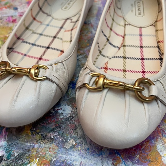 COACH Leona Cream Flats with gold hardware 6B - Picture 3 of 8